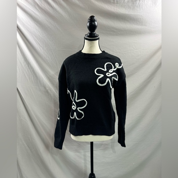 Black/White Floral Pattern Drop Shoulder Sweater - Picture 6 of 9